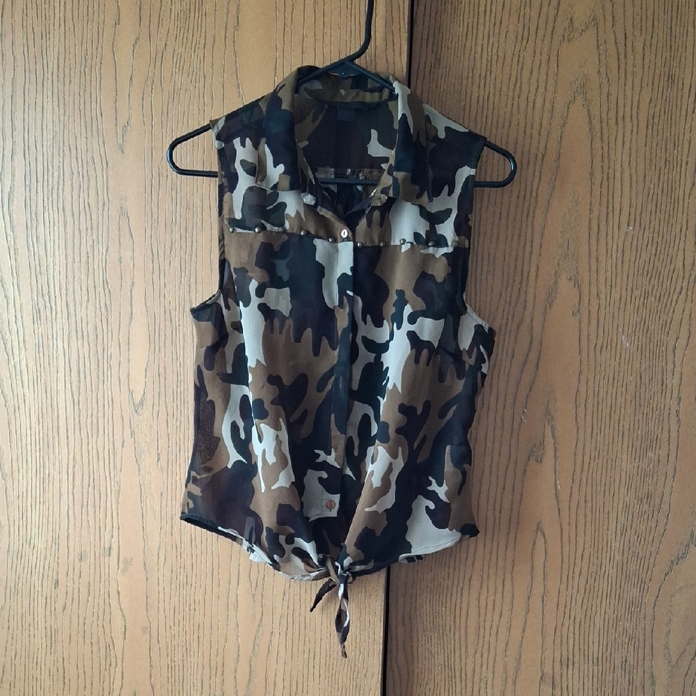 Camouflage Sleeveless Tie-Front Top